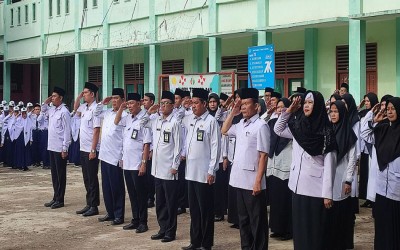 Kamad MAN 1 Empat Lawang Mengikuti Upacara Gabungan Memperingati Hari Guru