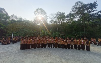 Kepala MAN 1 Empat Lawang Lepas Peserta Kemah Kabupaten dalam Rangka HUT Pramuka ke-65